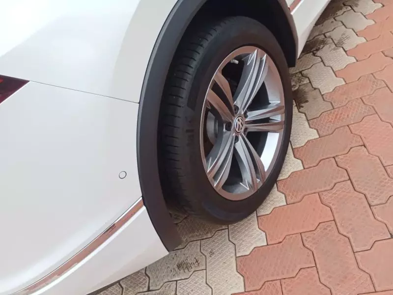 Volkswagen Tiguan   - 2017