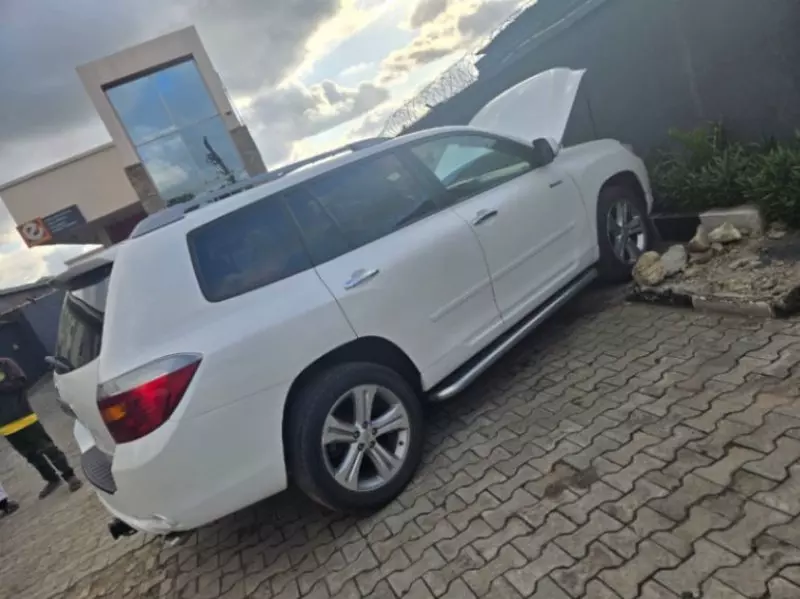 Toyota Highlander   - 2010