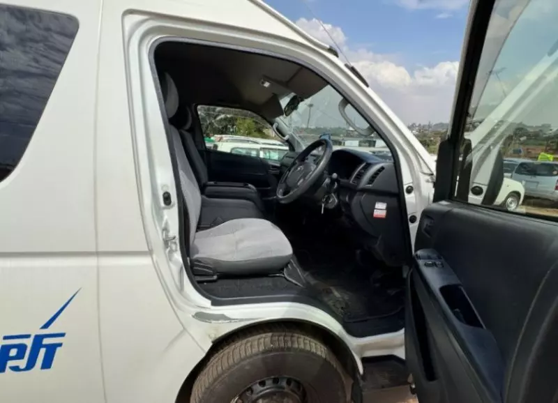 Toyota Hiace - 2015