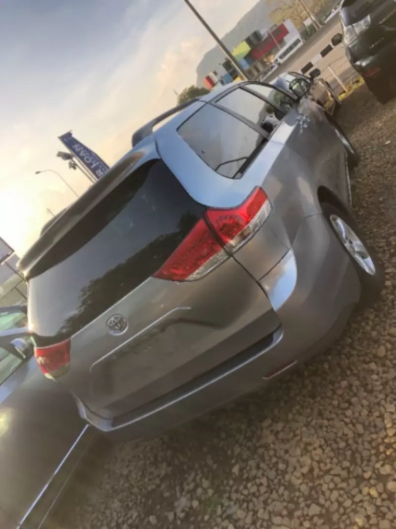 Toyota Sienna   - 2011
