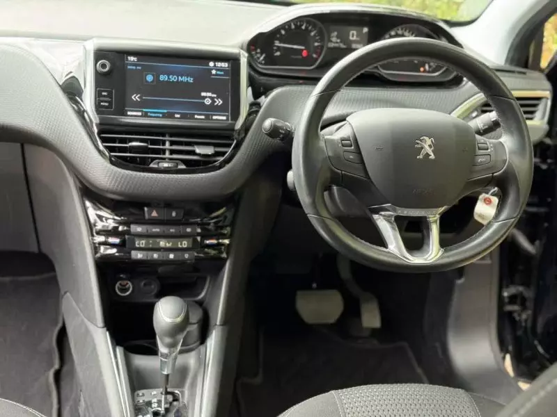 Peugeot 208   - 2019