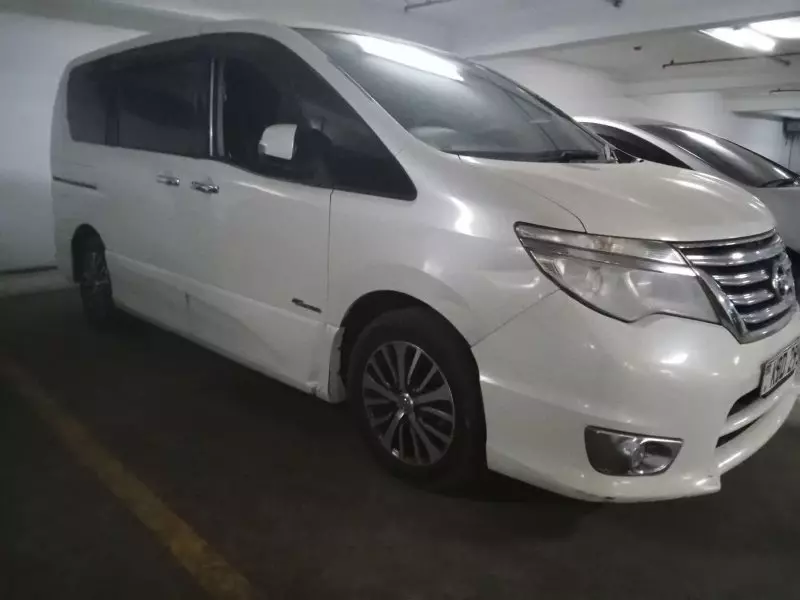 Nissan Serena   - 2014