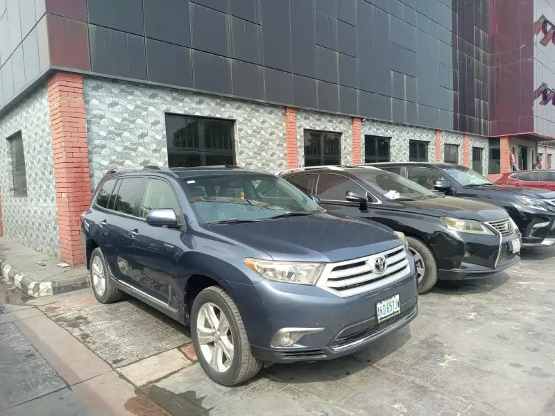 Toyota Highlander   - 2013