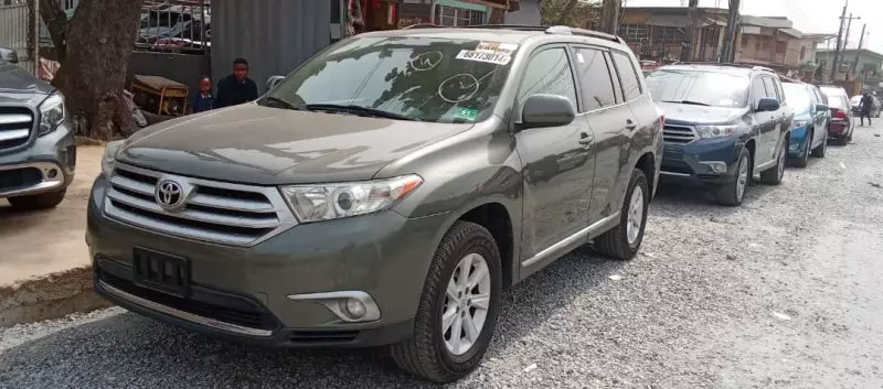 Toyota Highlander   - 2012