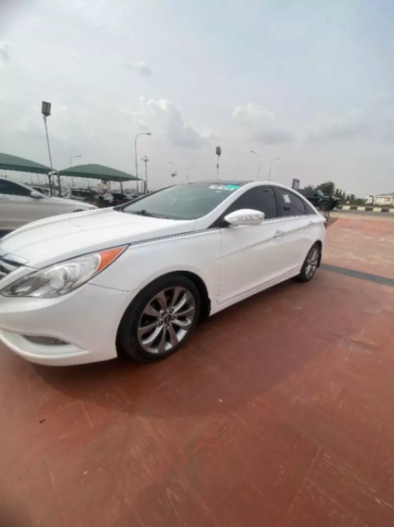Hyundai Sonata - 2012