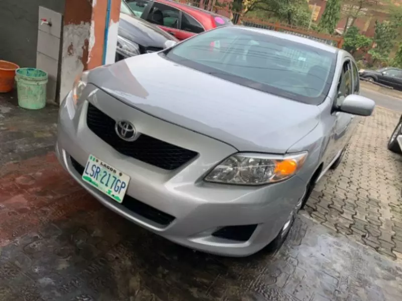 Toyota Corolla   - 2010