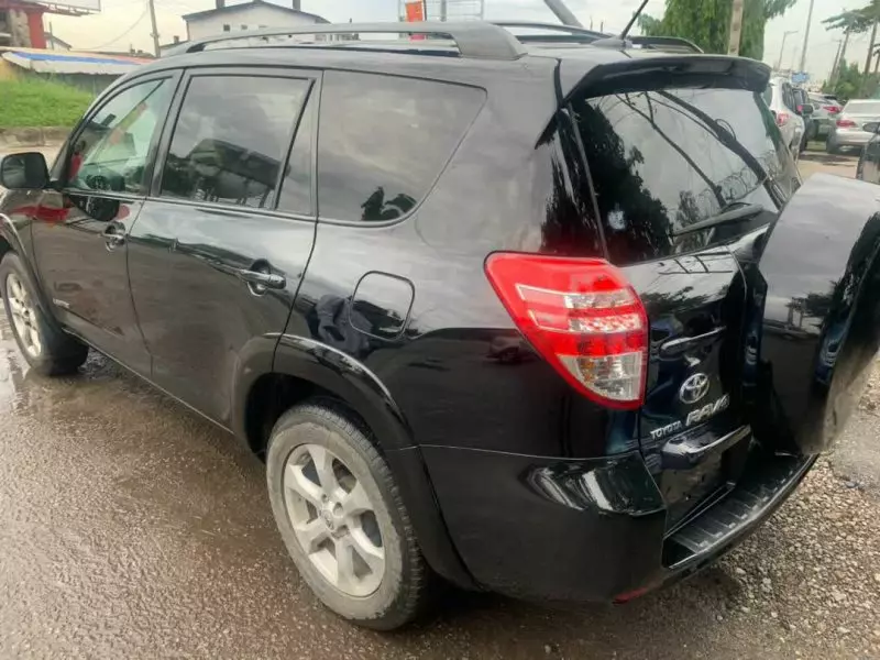 Toyota RAV 4   - 2010