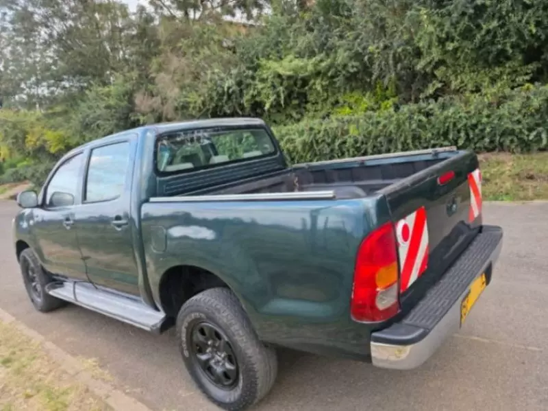 Toyota Hilux   - 2005