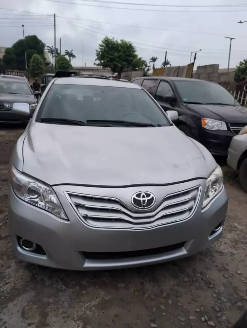 Toyota Camry   - 2011