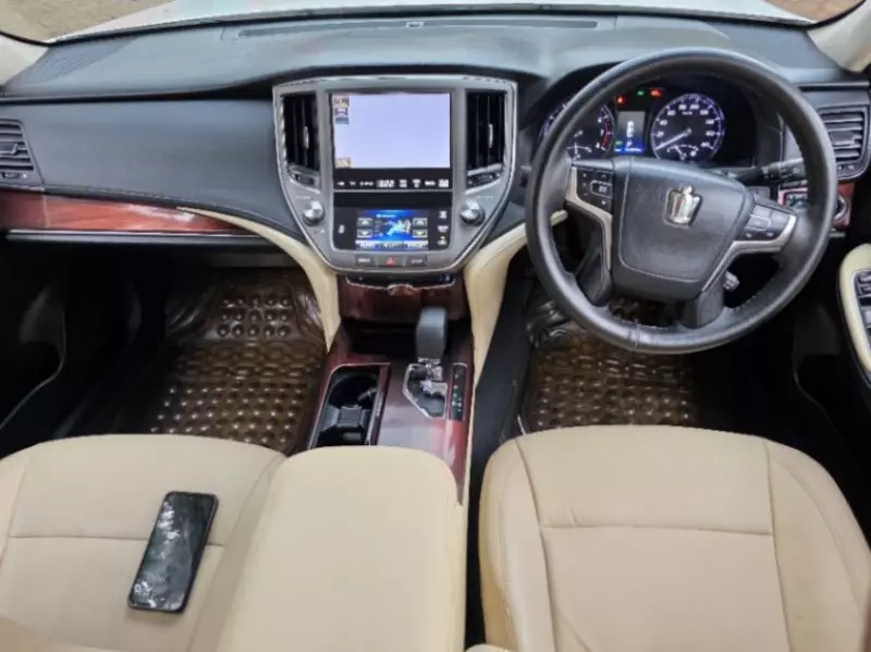 Toyota Crown   - 2015