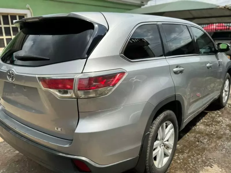 Toyota Highlander   - 2015