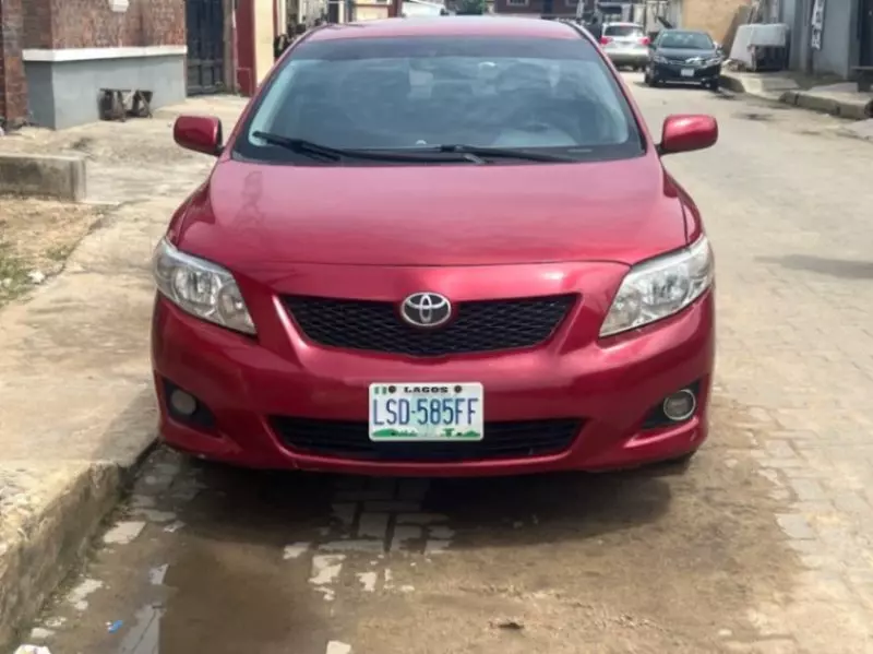 Toyota Corolla   - 2010