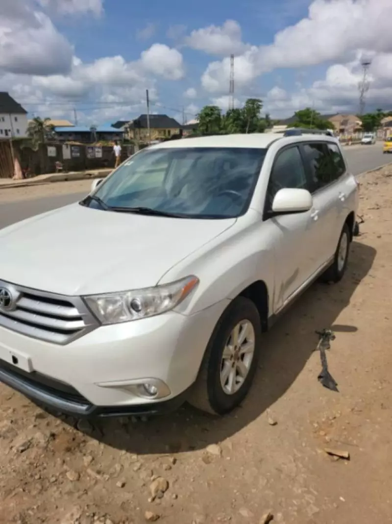 Toyota Highlander   - 2012