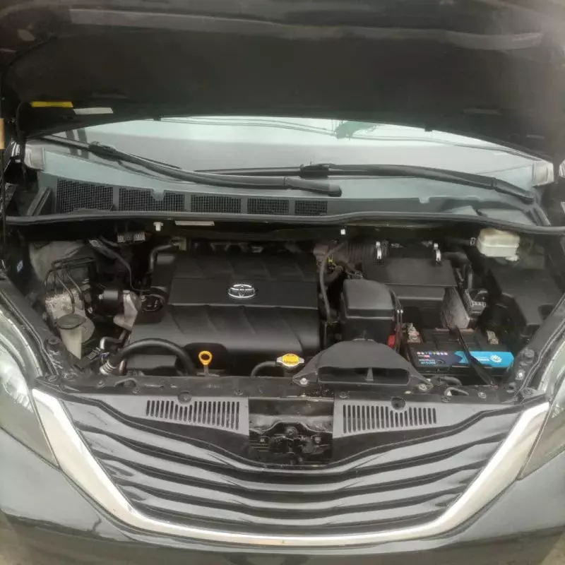 Toyota Sienna   - 2013