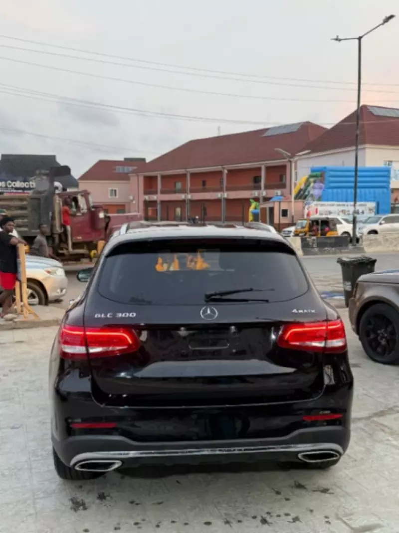 Mercedes-Benz GLC 300   - 2017