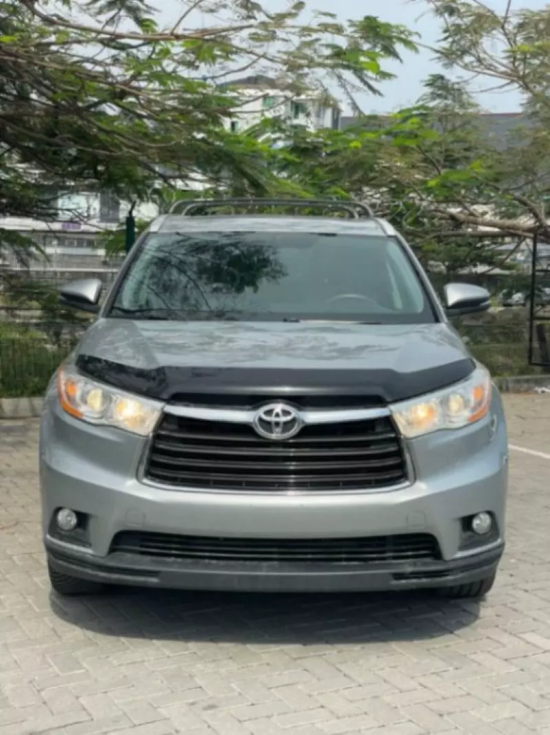 Toyota Highlander   - 2016