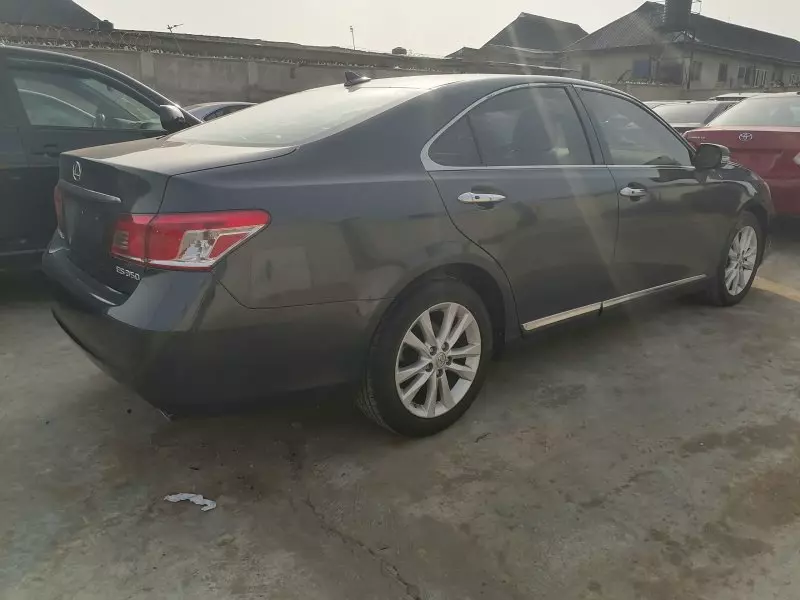 Lexus ES 350   - 2010