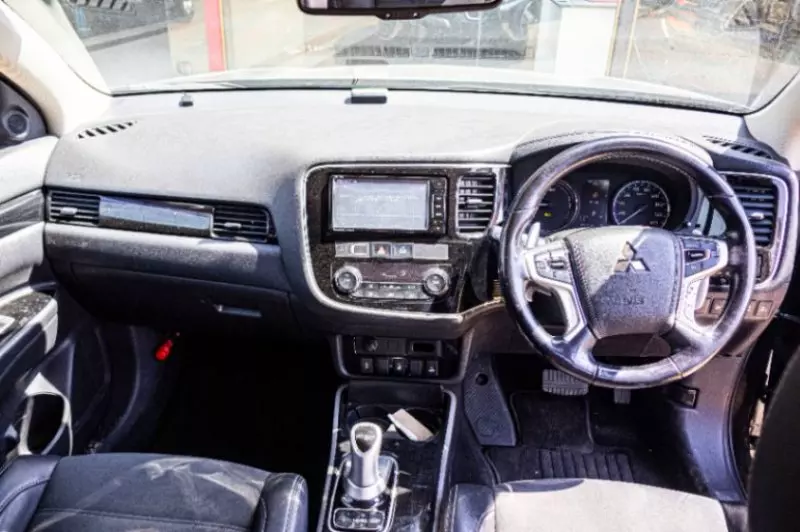 Mitsubishi Outlander hybrid    - 2018
