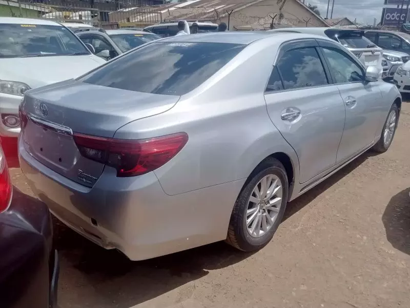 Toyota Mark X   - 2012