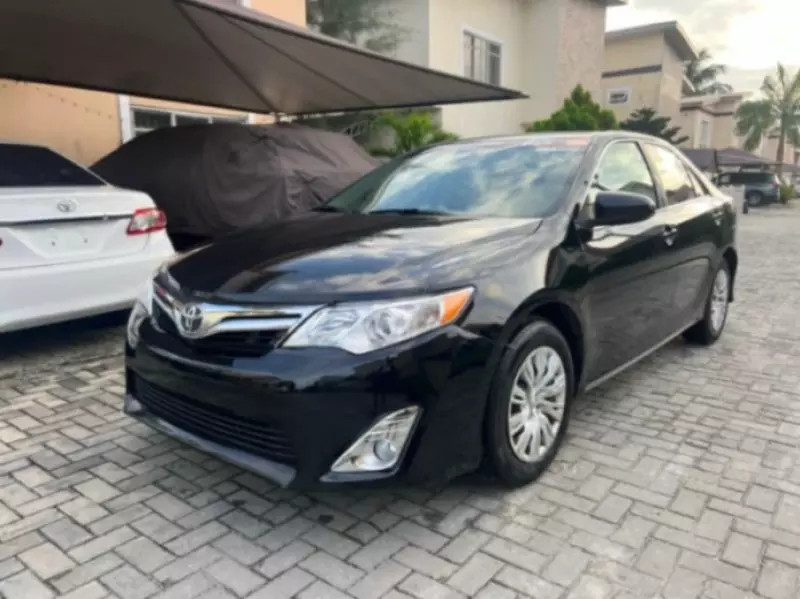 Toyota Camry   - 2010