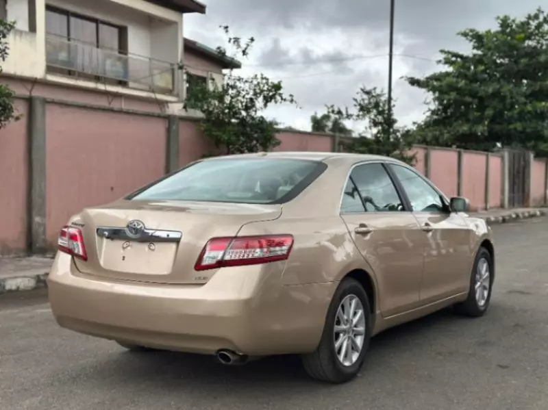 Toyota Camry - 2011