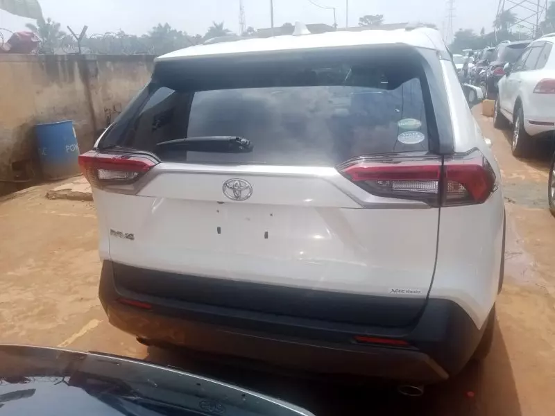 Toyota RAV 4   - 2019