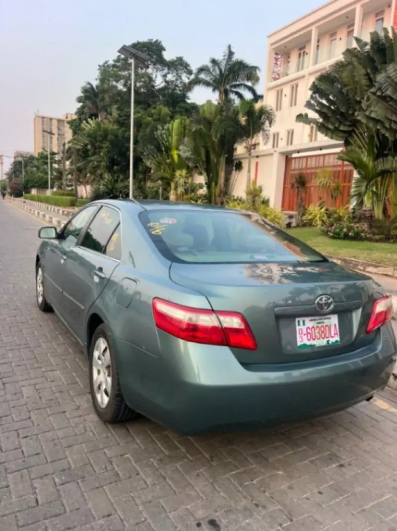 Toyota Camry   - 2009