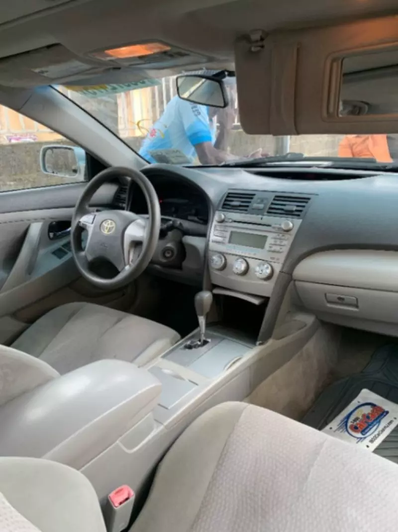 Toyota Camry   - 2010