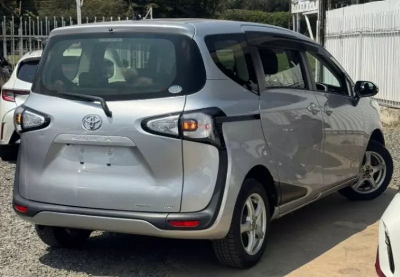 Toyota Sienta   - 2018