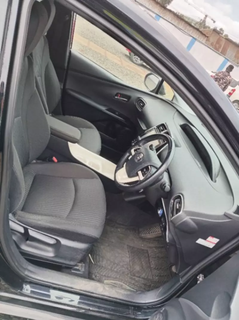 Toyota Prius   - 2016