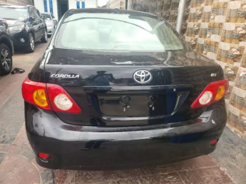 Toyota Corolla   - 2009