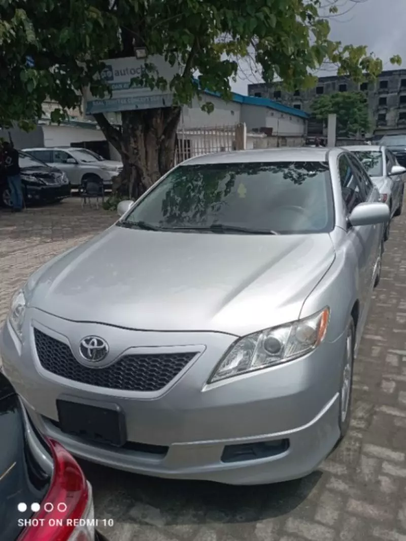Toyota Camry   - 2009