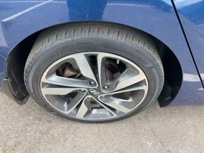 Hyundai Elantra   - 2015