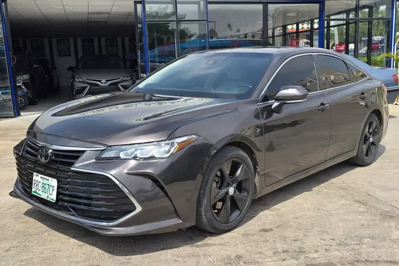 Toyota Avalon   - 2019