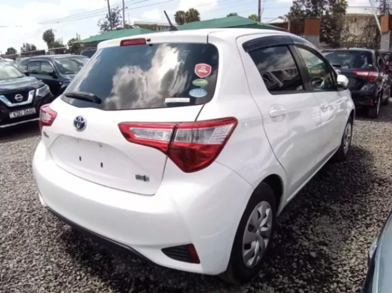 Toyota Vitz   - 2018