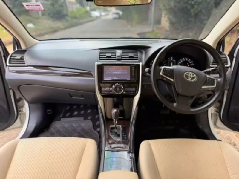 Toyota Premio    - 2018