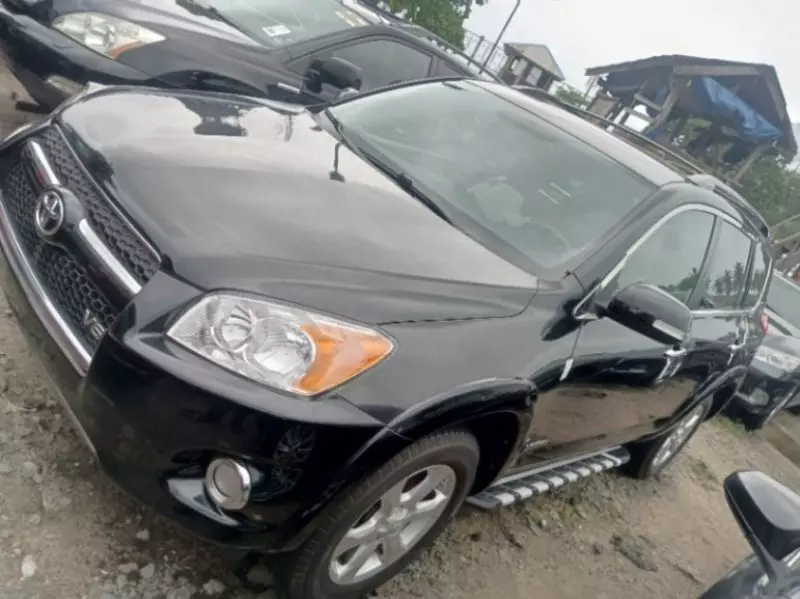 Toyota Rav4   - 2010