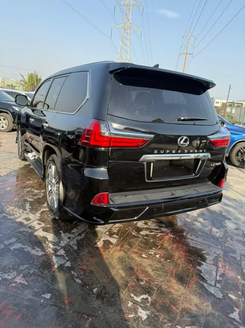 Lexus LX