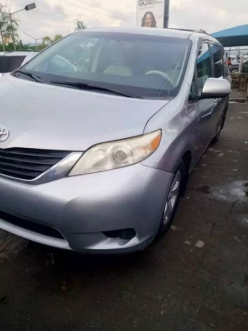 Toyota Sienna   - 2012