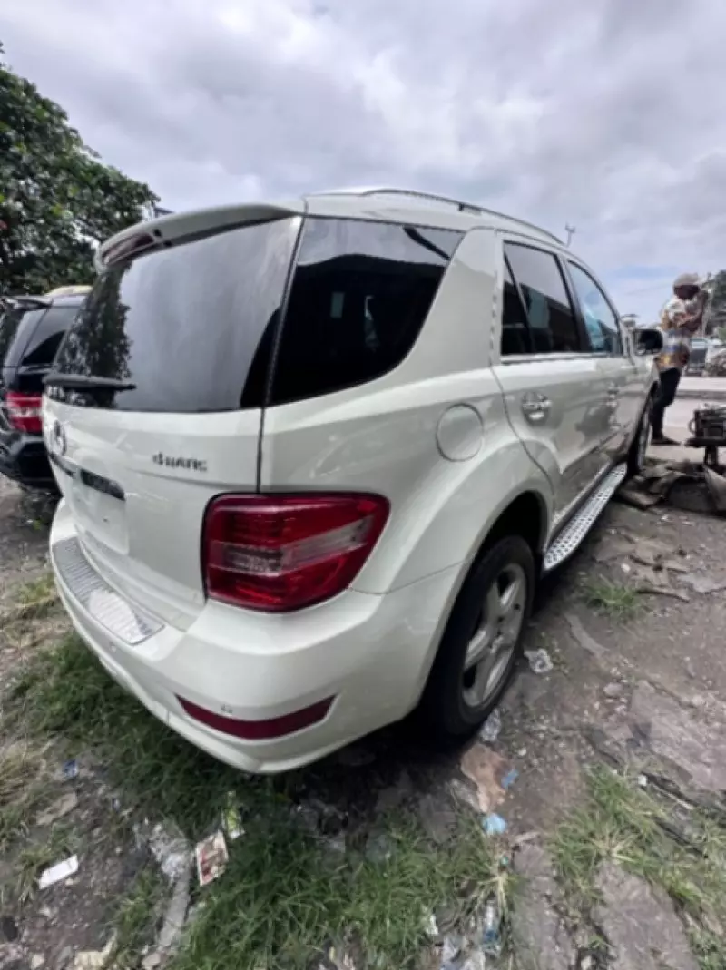 Mercedes-Benz ML 550   - 2010