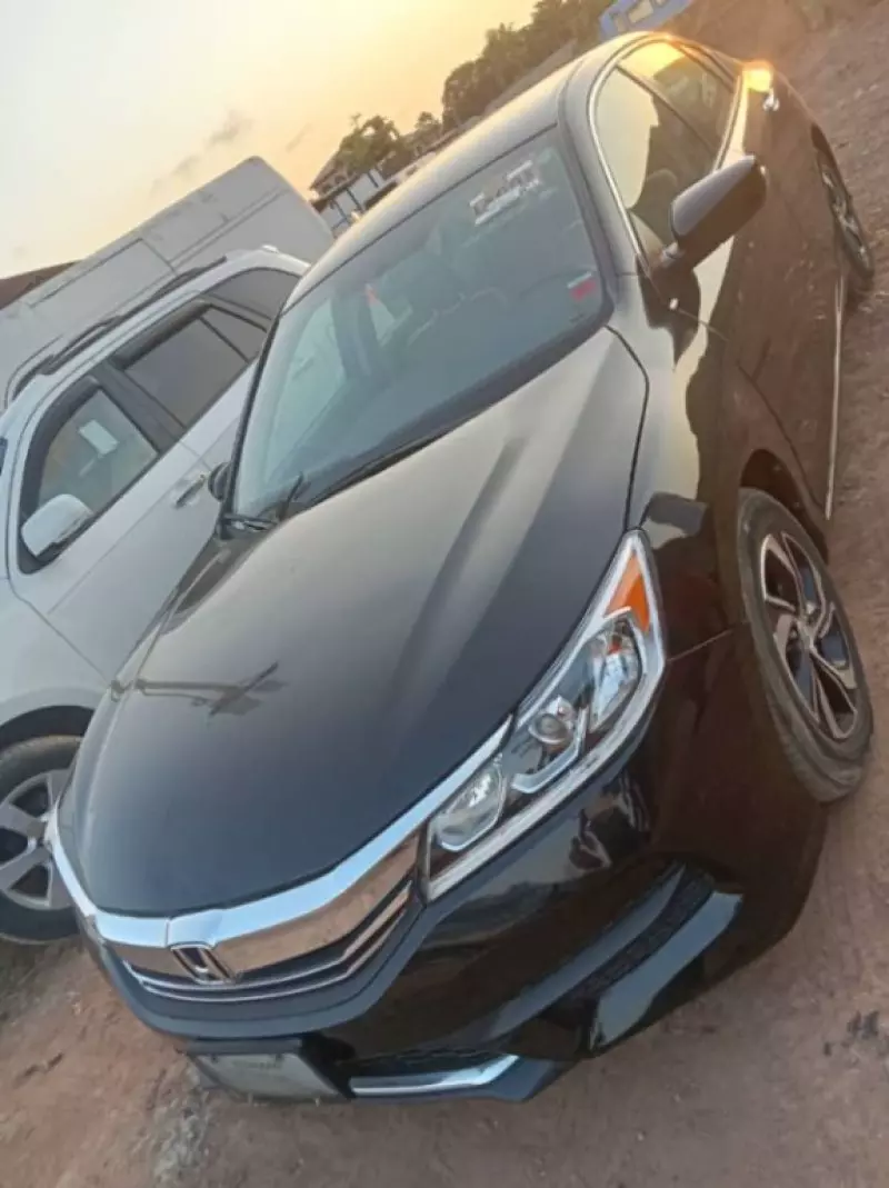 Honda Accord   - 2017