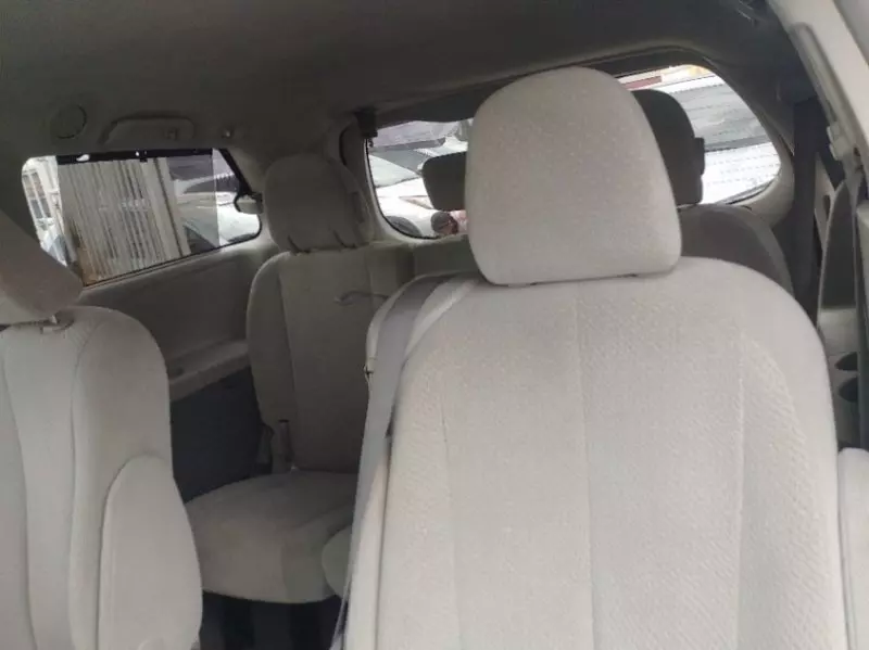 Toyota Sienna   - 2011