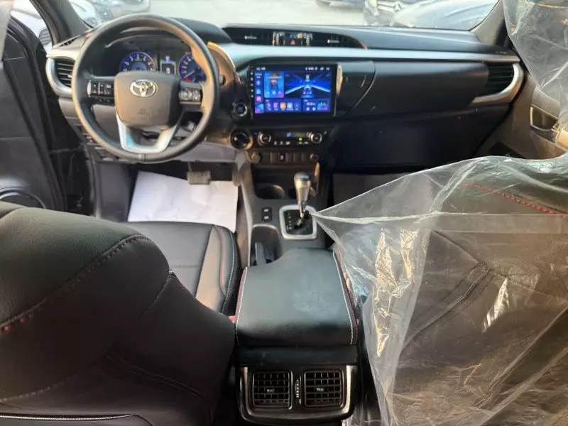 Toyota Hilux    - 2017