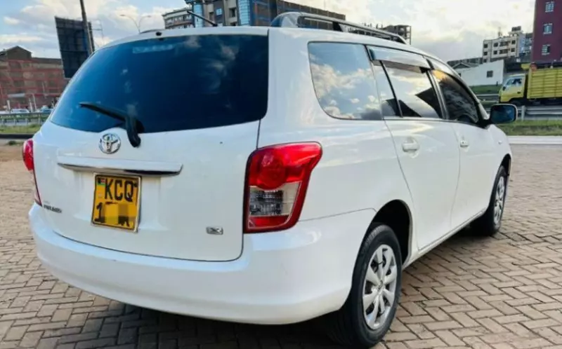 Toyota Fielder    - 2012