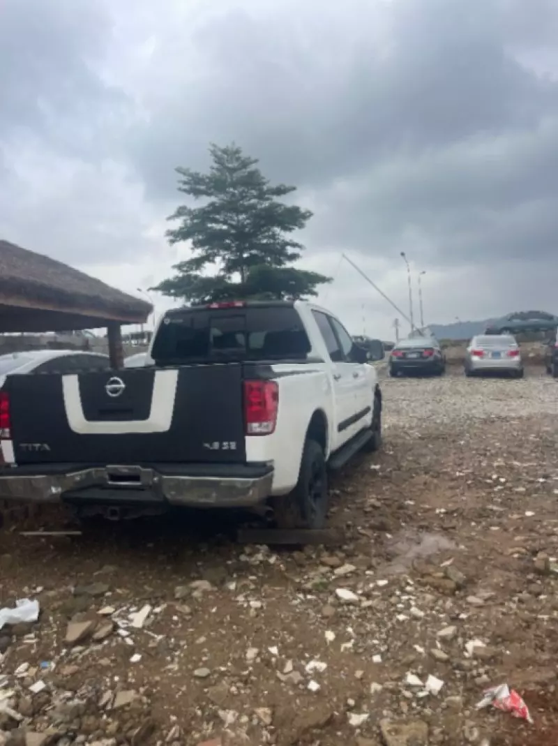 Nissan Titan   - 2004