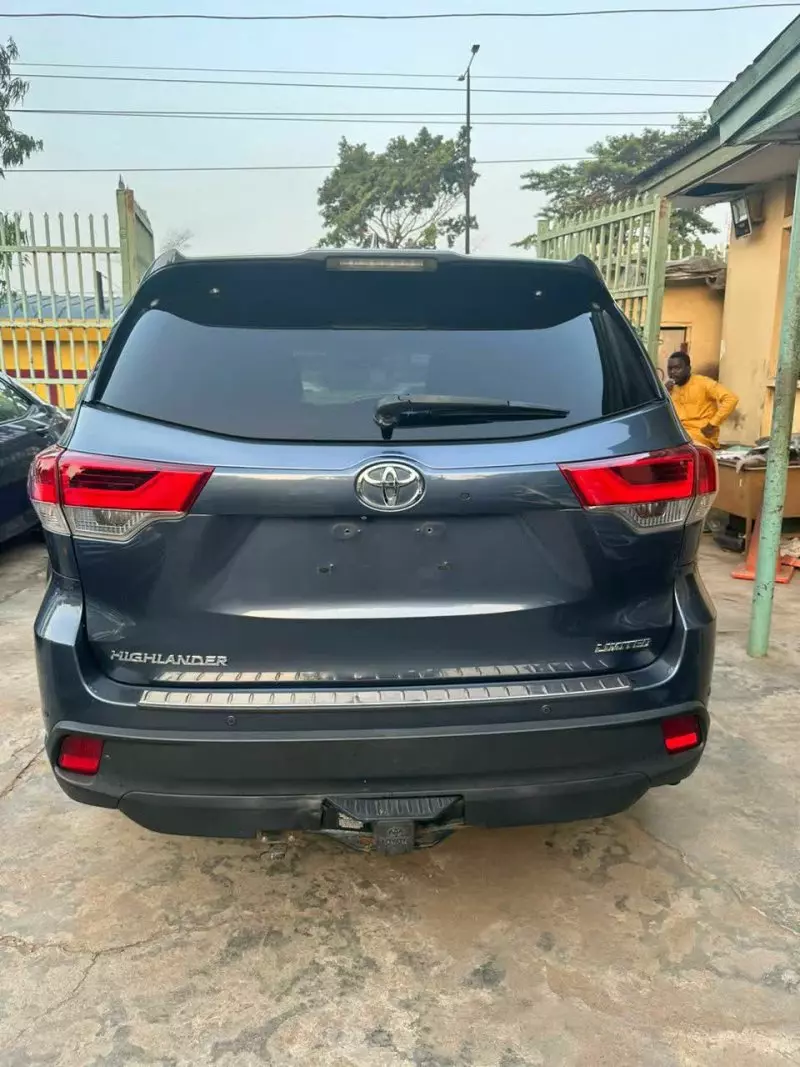 Toyota Highlander   - 2014