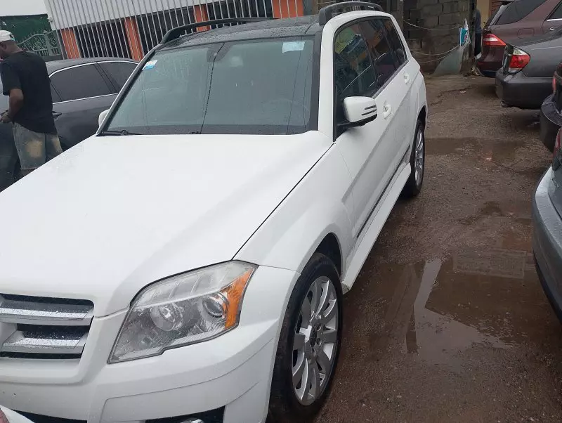 Mercedes-Benz GLK 350   - 2010