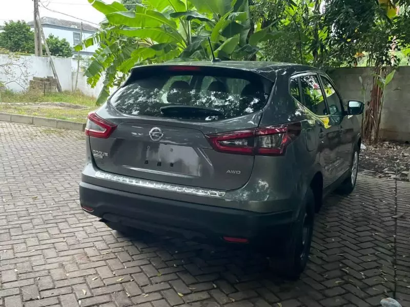 Nissan Rogue   - 2020