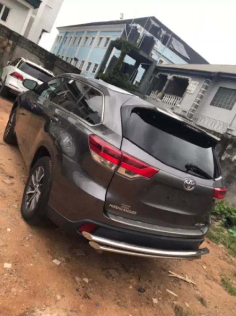 Toyota Highlander   - 2018