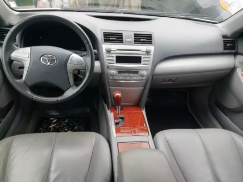 Toyota Camry   - 2010